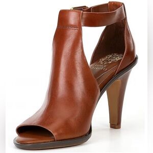 Vince Camuto - Frasper Buckle T-Strap Heeled Sandals (Women’s size 8)